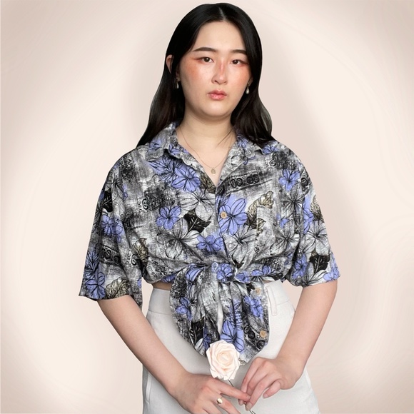 Vintage grey & blue floral distressed print short sleeved button up. - Picture 3 of 4